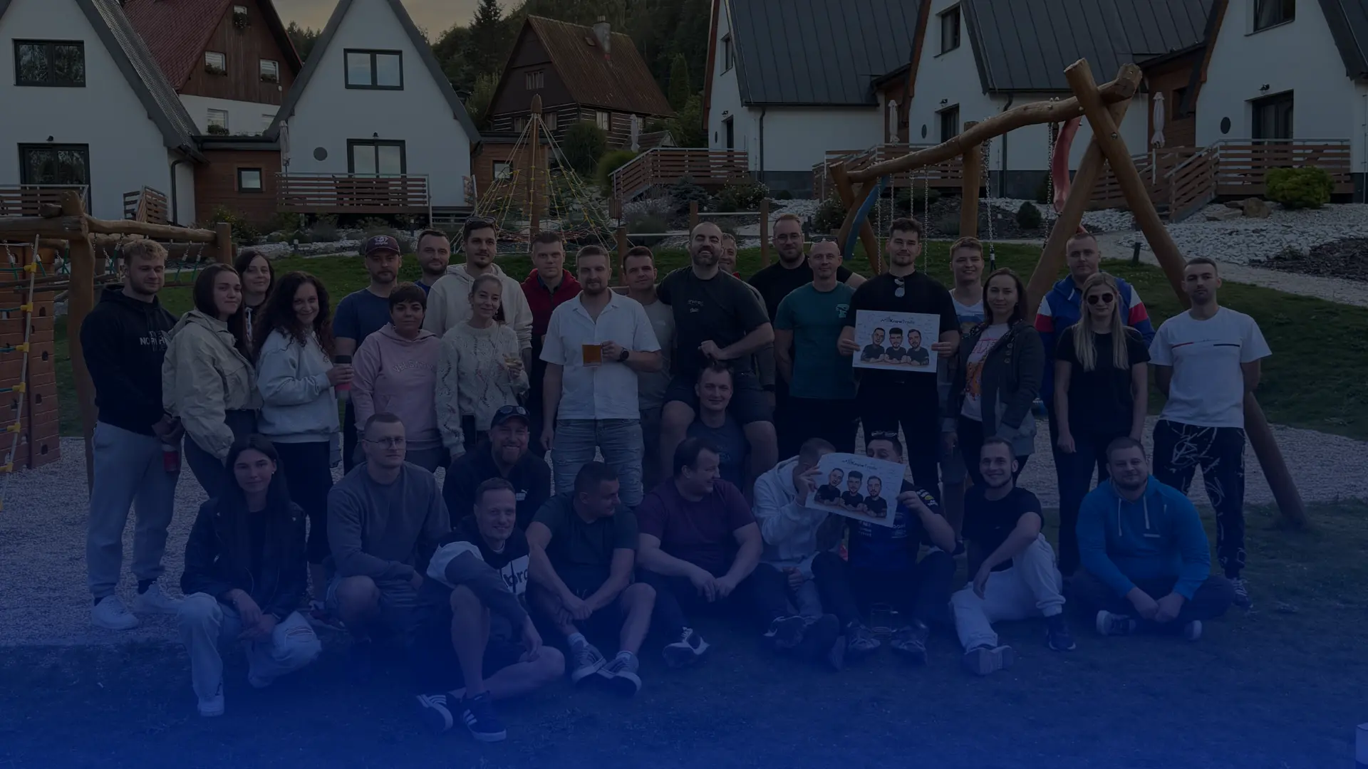Komunita se stejným cílem – skupinová fotografie členů KnowTrade na komunitním srazu